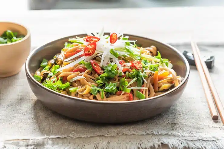 Opskrift på vegetarisk nudelsalat