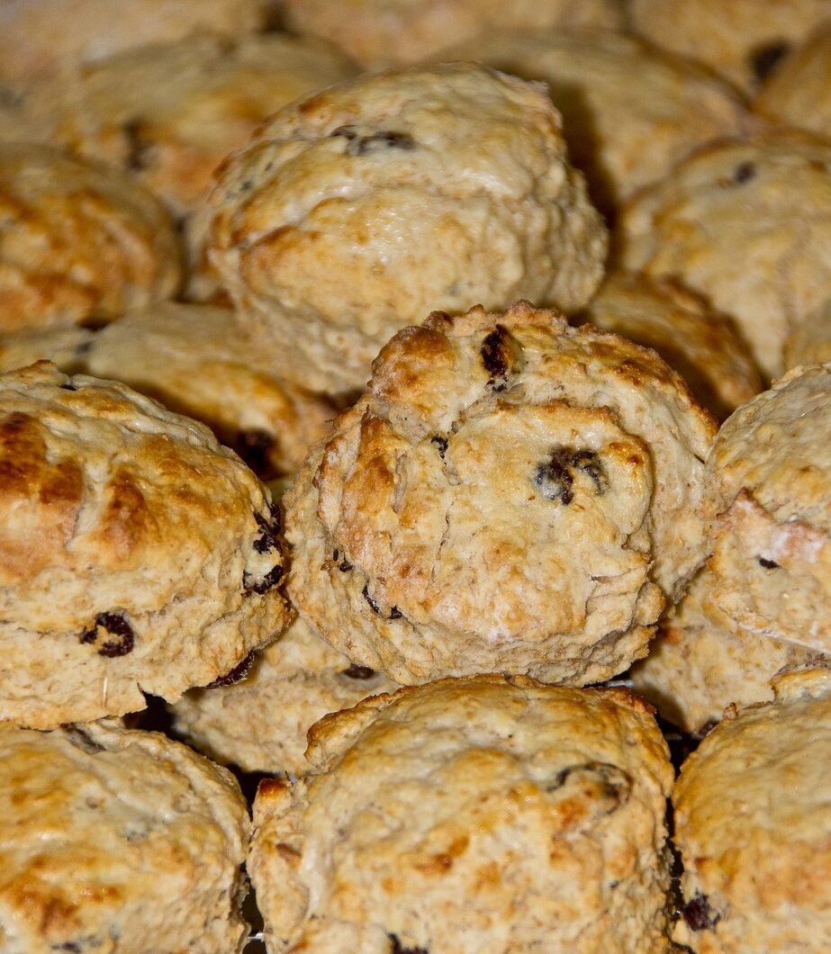 Scones med mørk chokolade