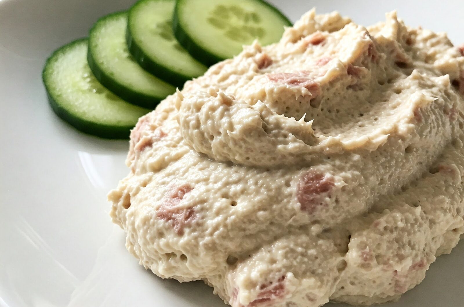 Keto Tunmousse med Agurkeskiver