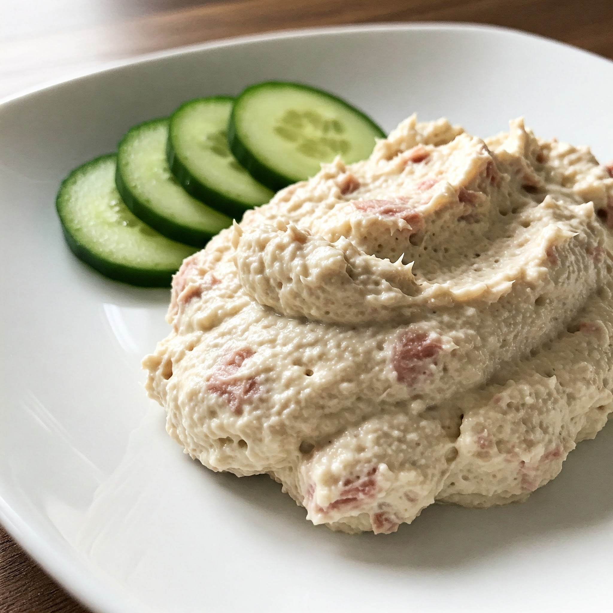 Keto Tunmousse med Agurkeskiver